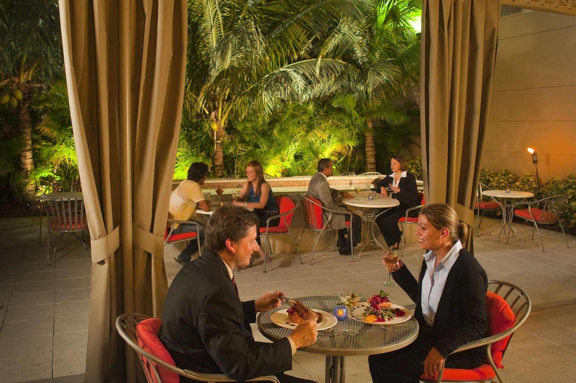 Hilton Garden Inn West Palm Beach Airport Restaurant photo
